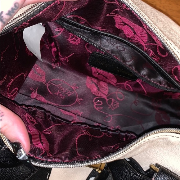 Betsey Johnson bow purse - Picture 4 of 4